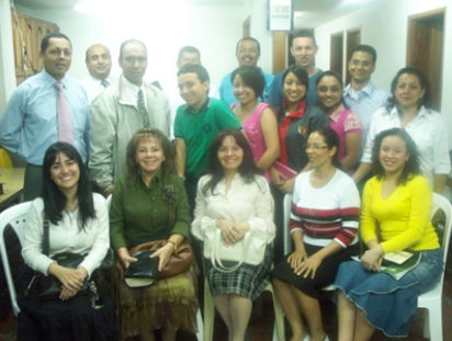 Grupo inicial de la iglesia en Medellín